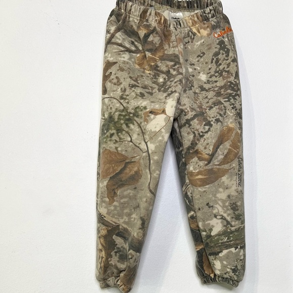 Cabela’s woodland camo sweatpants - Picture 1 of 3